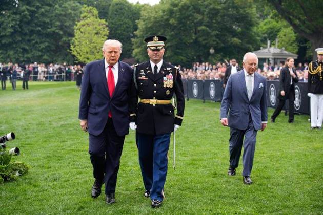 April 28, 2026, Washington, District Of Columbia, USA: United States President Donald J Trump and King Charles III of the United Kingdom of Great Britain and Northern Ireland review the troops during a State Arrival Ceremony on the South Lawn of the White House in Washington, DC, USA, on March 28, 2026 Washington USA - ZUMAs152 20260428_faa_s152_041 Copyright: xYurixGripasx-xPoolxviaxCNPx
