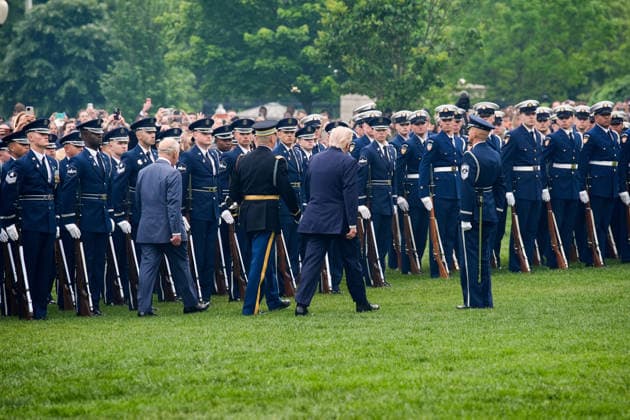 April 28, 2026, Washington, District Of Columbia, USA: United States President Donald J Trump and King Charles III of the United Kingdom of Great Britain and Northern Ireland review the troops during a State Arrival Ceremony on the South Lawn of the White House in Washington, DC, USA, on March 28, 2026 Washington USA - ZUMAs152 20260428_faa_s152_042 Copyright: xYurixGripasx-xPoolxviaxCNPx
