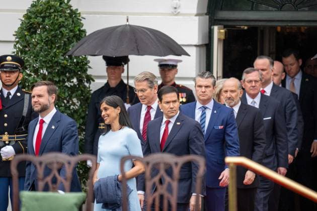 April 28, 2026, Washington, District Of Columbia, USA: Secretary of State MARCO RUBIO and Secretary of Defense PETE HEGSETH walk out of the White House for the state arrival ceremony with other members of the cabinet behind them. Washington USA  - ZUMAs365 20260428_znp_s365_006 Copyright: xJoeyxSussmanx