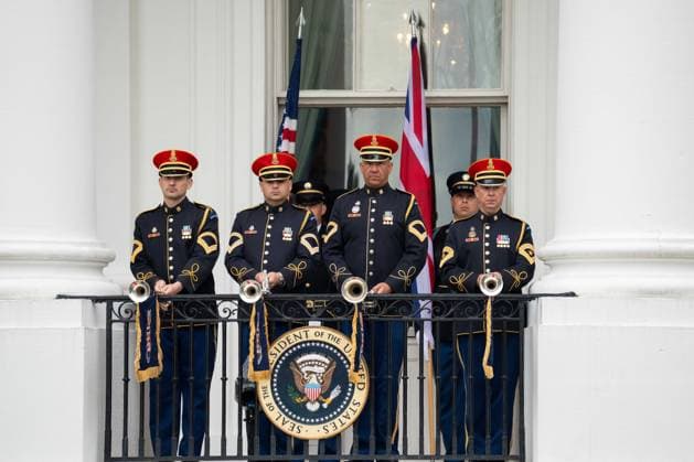 April 28, 2026, Washington, District Of Columbia, USA: Members of a military band hold their trumpets ready on the White House balcony ahead of the arrival of the King and Queen of the United Kingdom. Washington USA  - ZUMAs365 20260428_znp_s365_008 Copyright: xJoeyxSussmanx