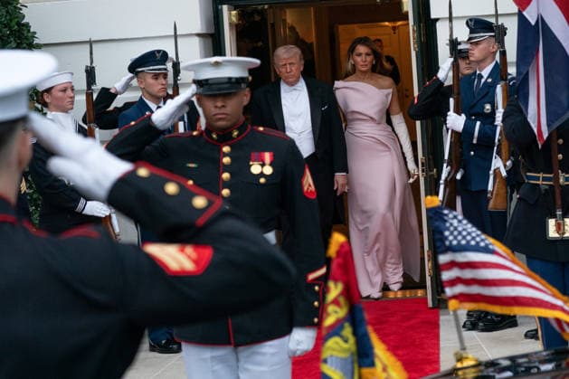 U.S. President Donald Trump and First Lady Melania Trump greet King Charles II of Great Britain and Queen Camilla before a State Dinner on Tuesday, April 28, 2026 at the White House in Washington, D.C.  WAX20260428201 MaxinexWallace