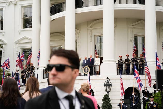 Trumps Welcome King Charles III and Queen Camilla From left to right: Queen Camilla, King Charles III of the United Kingdom of Great Britain and Northern Ireland, United States President Donald J Trump and first lady Melania Trump pose on the Blue Room Balcony during a state arrival ceremony on the South Lawn of the White House in Washington, DC, USA, on April 28, 2026. Credit: CNP AdMedia Washington District of Columbia United States of America EDITORIAL USE ONLY  Copyright: xx AdMediax admphotostwo985415