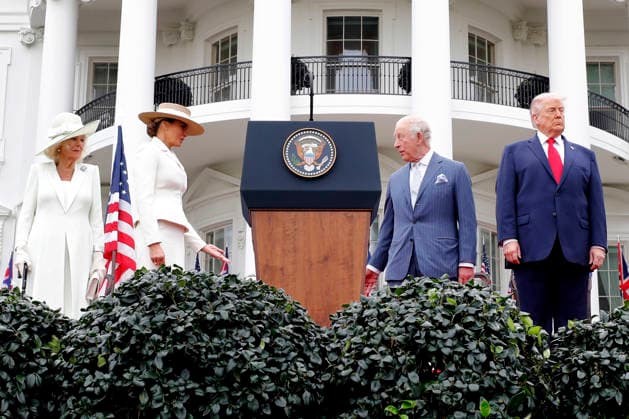 Trumps Welcome King Charles III and Queen Camilla United States President Donald J Trump and first lady Melania Trump greet King Charles III of the United Kingdom of Great Britain and Northern Ireland and Queen Camilla, who are in the Nation™s Capital for a State Visit on the South Lawn of the White House in Washington, DC, USA, on March 28, 2026. Credit: CNP AdMedia Washington District of Columbia United States of America EDITORIAL USE ONLY  Copyright: xx AdMediax admphotostwo985451