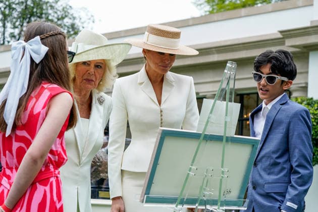 Trumps Welcome King Charles III and Queen Camilla WASHINGTON, DC - APRIL 28: First Lady Melania Trump and the United Kingdom™s Queen Camilla attend an event with students on Tuesday, April 28, 2026 at the White House in Washington, D.C. Credit: Maxine Wallace Pool via CNP Washington District of Columbia United States of America EDITORIAL USE ONLY  Copyright: xx AdMediax admphotostwo985452