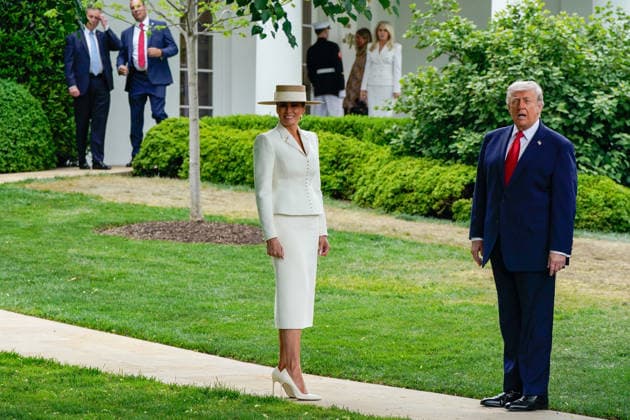 Trumps Welcome King Charles III and Queen Camilla WASHINGTON, DC - APRIL 28: U.S. President Donald Trump and First Lady Melania Trump look on as The United Kingdom™s King Charles III and Queen Camilla depart after a ceremonial visit on Tuesday, April 28, 2026 at the White House in Washington, D.C. King Charles is expected to make a joint address to Congress before returning for a State Dinner in the evening. Credit: Maxine Wallace Pool via CNP Washington District of Columbia United States of America EDITORIAL USE ONLY  Copyright: xx AdMediax admphotostwo985456