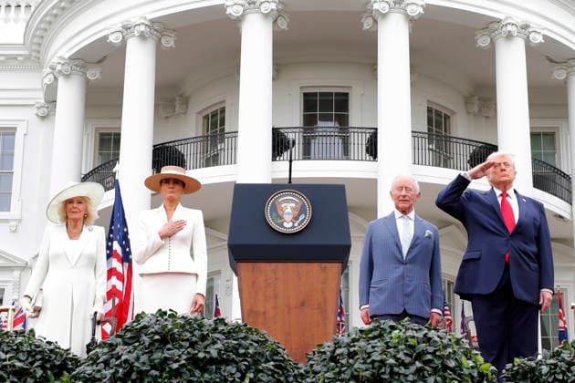 Trumps Welcome King Charles III and Queen Camilla United States President Donald J Trump and first lady Melania Trump greet King Charles III of the United Kingdom of Great Britain and Northern Ireland and Queen Camilla, who are in the Nation™s Capital for a State Visit on the South Lawn of the White House in Washington, DC, USA, on March 28, 2026. Credit: CNP AdMedia Washington District of Columbia United States of America EDITORIAL USE ONLY  Copyright: xx AdMediax admphotostwo985458