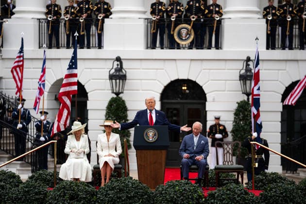 Trumps Welcome King Charles III and Queen Camilla WASHINGTON, DC - APRIL 28: United States President Donald J Trump speaks onstage during the State Arrival Ceremony honoring King Charles III of the United Kingdom of Great Britain and Northern Ireland and Queen Camilla on the South Lawn of the White House in Washington, DC, USA, on April 28, 2026. Credit: Allison Robbert Pool via CNP Washington District of Columbia United States of America EDITORIAL USE ONLY  Copyright: xx AdMediax admphotostwo985469