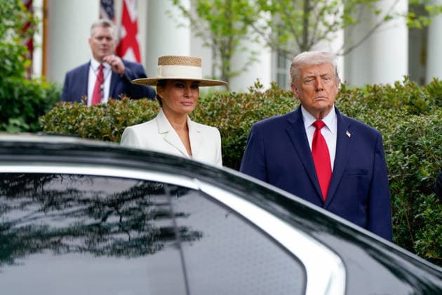 Trumps Welcome King Charles III and Queen Camilla WASHINGTON, DC - APRIL 28: U.S. President Donald Trump and First Lady Melania Trump look on as The United Kingdom™s King Charles III and Queen Camilla depart after a ceremonial visit on Tuesday, April 28, 2026 at the White House in Washington, D.C. King Charles is expected to make a joint address to Congress before returning for a State Dinner in the evening. Credit: Maxine Wallace Pool via CNP Washington District of Columbia United States of America EDITORIAL USE ONLY  Copyright: xx AdMediax admphotostwo985483