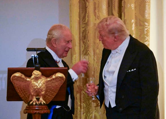 King Charles toasts with President Donald Trump during the state dinner at the White House on Tuesday, April 28, 2026 in Washington, DC. Charles spoke to a joint session of Congress earlier in the day, and attended several events with U.S. President Donald Trump.  WAX2026048215 CraigxHudson