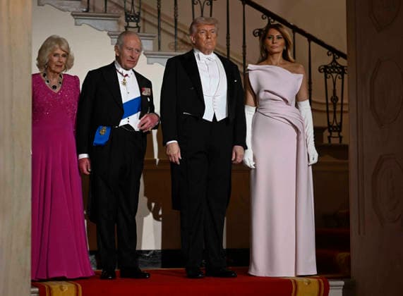 President Donald Trump and first lady Melania Trump pose for a photo with Britain s King Charles III and Queen Camilla before a state dinner at the White House on Tuesday, April 28, 2026 in Washington, D.C. Charles spoke to a joint session of Congress earlier in the day, and attended several events with U.S. President Donald Trump. (  WAX20280428216 CraigxHudson