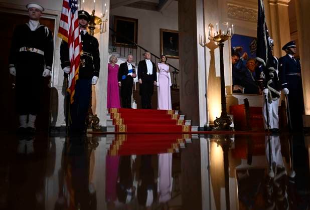 April 28, 2026, Washington, District Of Columbia, USA: WASHINGTON, DC - APRIL 28: President Donald Trump and first lady Melania Trump pose for a photo with Britain s King Charles III and Queen Camilla before a state dinner at the White House on Tuesday, April 28, 2026 in Washington, D.C. Charles spoke to a joint session of Congress earlier in the day, and attended several events with U.S. President Donald Trump Washington USA - ZUMAs152 20260428_faa_s152_301 Copyright: xCraigxHudsonx-xPoolxviaxCNPx