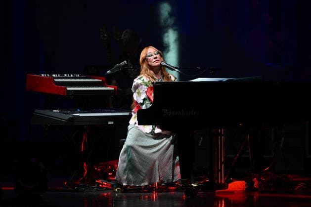 Tori Amos Performs At L Olympia - Paris Tori Amos performs at the l Olympia in Paris, France on April 28, 2026. Photo by Christophe Meng ABACAPRESS.COM Paris Ile-de-France France  Copyright: xMengxChristophe ABACAx