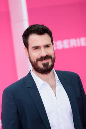 The 9th Canneseries International Festival - Pink Carpet - Closing Ceremony Simon Astier attends the pink carpet ahead of the closing ceremony of the 9th edition of the Cannes International Series Festival (Canneseries) in Cannes, southern France, on April 28, 2026. Photo by ShootPix ABACAPRESS.COM Nice Provence-Alpes-Cote d Azur France  Copyright: xShootpix ABACAx