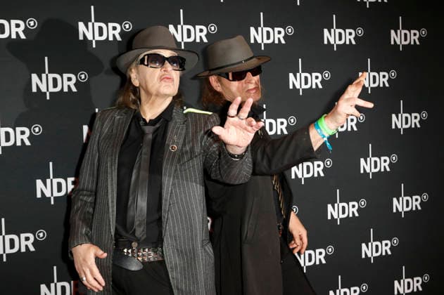 Udo Lindenberg with double at the premiere of the ARD documentary Udo Rebell Rockstar Icon in the Astor Filmlounge Hafencity Hamburg, 28 04 2026 Foto:xC.xTamckex xFuturexImagex udo_6415