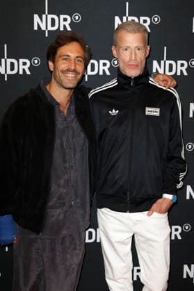 Max Giesinger and Benjamin von Stuckrad Barre at the premiere of the ARD documentary Udo Rebell Rockstar Icon in the Astor Filmlounge Hafencity Hamburg, 28 04 2026 Foto:xC.xTamckex xFuturexImagex udo_6417