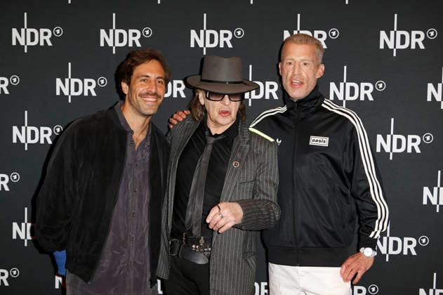 Max Giesinger, Udo Lindenberg and Benjamin von Stuckrad Barre at the premiere of the ARD documentary Udo Rebell Rockstar Icon in the Astor Filmlounge Hafencity Hamburg, 28 04 2026 Foto:xC.xTamckex xFuturexImagex udo_6418