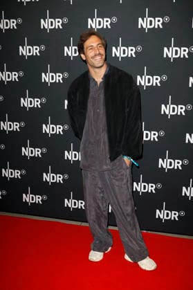Max Giesinger at the premiere of the ARD documentary Udo Rebell Rockstar Icon in the Astor Filmlounge Hafencity Hamburg, 28 04 2026 Foto:xC.xTamckex xFuturexImagex udo_6419