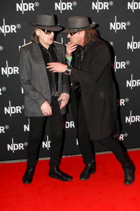 ABB LINDENBERG Udo Gerhard Lindenberg with a double gaiter on the red carpet at the Kino Welt Premiere of the ARD Dekou UDO Rebell Rockstar Icon at the Astor Filmlounge in the Hafencity on April 28, 2026 in Hamburg Hamburg Germany
