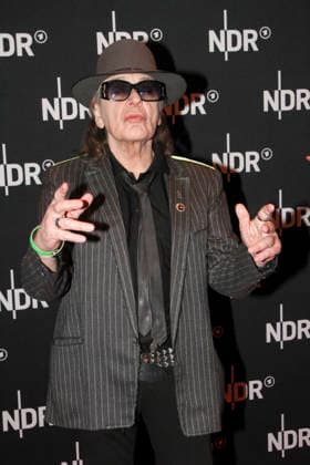 ABB LINDENBERG Udo Gerhard Lindenberg on the red carpet at the Kino Welt Premiere of ARD Dekou UDO Rebel Rockstar Icon at Astor Filmlounge in Hafencity on April 28, 2026 in Hamburg Hamburg Germany