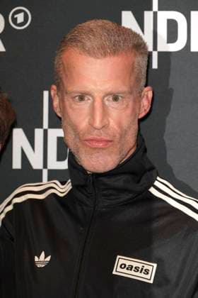 ABB LINDENBERG Benjamin von Stuckrad Barre on the red carpet at the Kino Welt Premiere of ARD Dekou UDO Rebell Rockstar Icon at the Astor Filmlounge in Hafencity on April 28, 2026 in Hamburg Hamburg Germany
