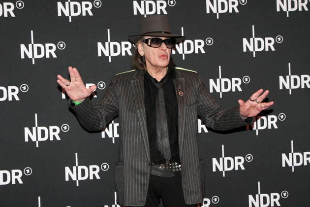 ABB LINDENBERG Udo Gerhard Lindenberg on the red carpet at the Kino Welt Premiere of the ARD Dekou UDO Rebel Rockstar Icon at the Astor Filmlounge in the Hafencity on April 28, 2026 in Hamburg Hamburg Germany