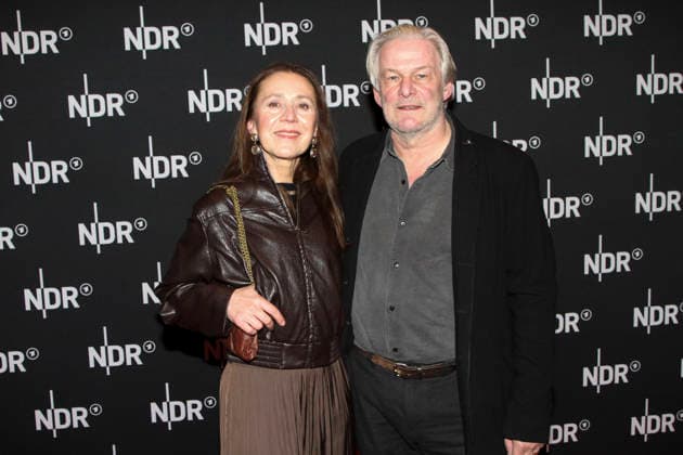 ABB LINDENBERG Aida Sikira Herbrechter, Max Herbrechter, on the red carpet at the Kino Welt Premiere of ARD Dekou UDO Rebell Rockstar Icon at Astor Filmlounge in Hafencity on April 28, 2026 in Hamburg Hamburg Germany