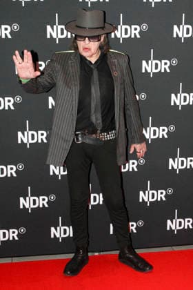 ABB LINDENBERG Udo Gerhard Lindenberg on the red carpet at the Kino Welt Premiere of the ARD Dekou UDO Rebel Rockstar Icon at the Astor Filmlounge in the Hafencity on April 28, 2026 in Hamburg Hamburg Germany