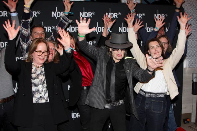 ABB LINDENBERG Udo Gerhard Lindenberg on the red carpet at the Kino Welt Premiere of the ARD Dekou UDO Rebel Rockstar Icon at the Astor Filmlounge in the Hafencity on April 28, 2026 in Hamburg Hamburg Germany