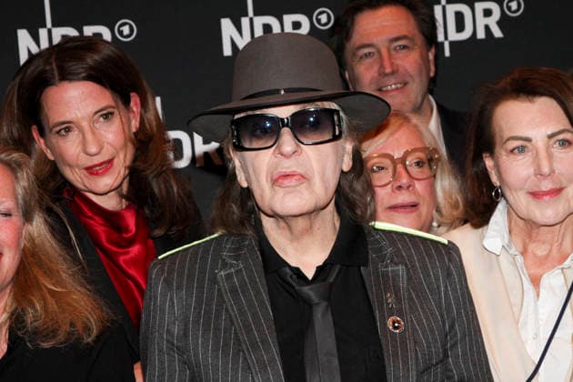 ABB LINDENBERG Udo Gerhard Lindenberg on the red carpet at the Kino Welt Premiere of the ARD Dekou UDO Rebel Rockstar Icon at the Astor Filmlounge in the Hafencity on April 28, 2026 in Hamburg Hamburg Germany