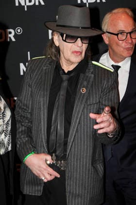 ABB LINDENBERG Udo Gerhard Lindenberg on the red carpet at the Kino Welt Premiere of the ARD Dekou UDO Rebel Rockstar Icon at the Astor Filmlounge in the Hafencity on April 28, 2026 in Hamburg Hamburg Germany