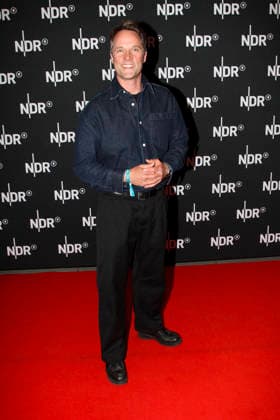 ABB LINDENBERG Matthias Schloo on the red carpet at the Kino Welt Premiere of ARD Dekou UDO Rebell Rockstar Icon at the Astor Filmlounge in the Hafencity on April 28, 2026 in Hamburg Hamburg Germany