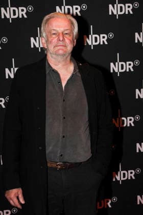 ABB LINDENBERG Max Herbrechter, on the red carpet at the Kino Welt Premiere of ARD Dekou UDO Rebell Rockstar Icon at Astor Filmlounge in Hafencity on April 28, 2026 in Hamburg Hamburg Germany