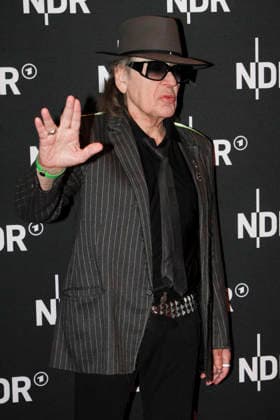 ABB LINDENBERG Udo Gerhard Lindenberg on the red carpet at the Kino Welt Premiere of the ARD Dekou UDO Rebel Rockstar Icon at the Astor Filmlounge in the Hafencity on April 28, 2026 in Hamburg Hamburg Germany