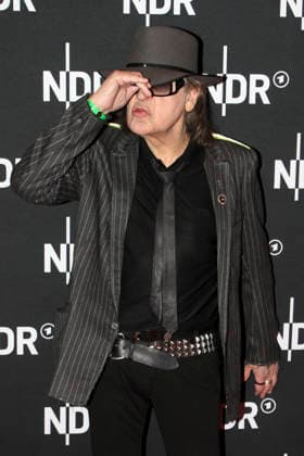 ABB LINDENBERG Udo Gerhard Lindenberg on the red carpet at the Kino Welt Premiere of the ARD Dekou UDO Rebel Rockstar Icon at the Astor Filmlounge in the Hafencity on April 28, 2026 in Hamburg Hamburg Germany