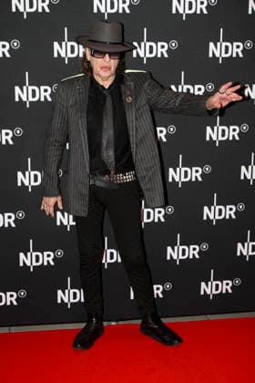ABB LINDENBERG Udo Gerhard Lindenberg on the red carpet at the Kino Welt Premiere of the ARD Dekou UDO Rebel Rockstar Icon at the Astor Filmlounge in the Hafencity on April 28, 2026 in Hamburg Hamburg Germany