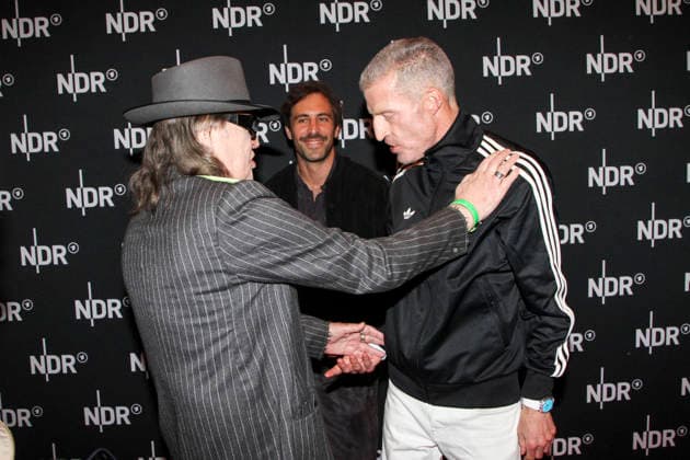 ABB LINDENBERG Udo Lindenberg, Max Giesinger Benjamin von Stuckrad Barre, on the red carpet at the Kino Welt Premiere of ARD Dekou UDO Rebell Rockstar Icon at Astor Filmlounge in Hafencity on April 28, 2026 in Hamburg Hamburg Germany