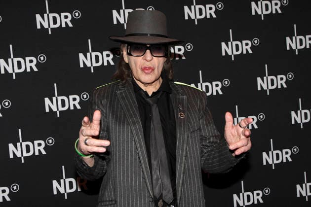 ABB LINDENBERG Udo Gerhard Lindenberg on the red carpet at the Kino Welt Premiere of the ARD Dekou UDO Rebel Rockstar Icon at the Astor Filmlounge in the Hafencity on April 28, 2026 in Hamburg Hamburg Germany