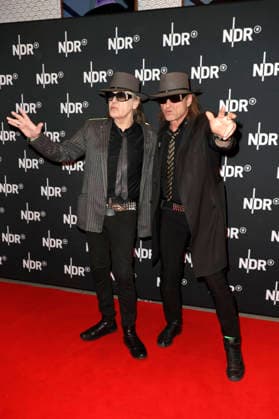 Udo Lindenberg with double at the premiere of the ARD documentary Udo Rebell Rockstar Icon in the Astor Filmlounge Hafencity Hamburg, 28 04 2026 Foto:xgbrcix xFuturexImagex udo_6447