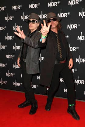 Udo Lindenberg with double at the premiere of the ARD documentary Udo Rebell Rockstar Icon in the Astor Filmlounge Hafencity Hamburg, 28 04 2026 Foto:xgbrcix xFuturexImagex udo_6449