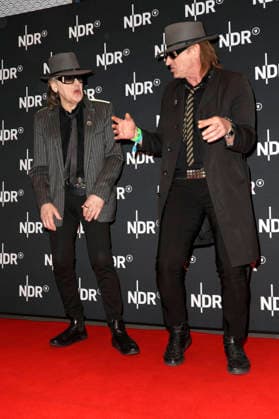 Udo Lindenberg with double at the premiere of the ARD documentary Udo Rebell Rockstar Icon in the Astor Filmlounge Hafencity Hamburg, 28 04 2026 Foto:xgbrcix xFuturexImagex udo_6450