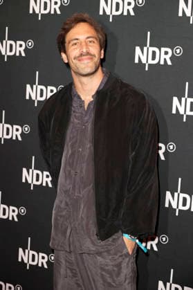 Max Giesinger at the premiere of the ARD documentary Udo Rebell Rockstar Icon in the Astor Filmlounge Hafencity Hamburg, 28 04 2026 Foto:xgbrcix xFuturexImagex udo_6452
