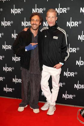 Max Giesinger and Benjamin von Stuckrad Barre at the premiere of the ARD documentary Udo Rebell Rockstar Icon in the Astor Filmlounge Hafencity Hamburg, 28 04 2026 Foto:xgbrcix xFuturexImagex udo_6454