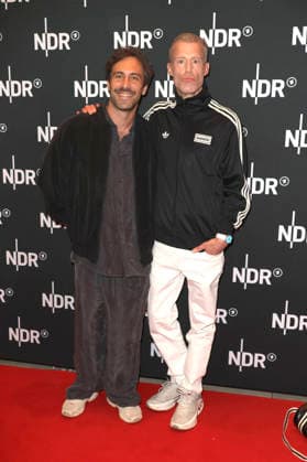 Max Giesinger and Benjamin von Stuckrad Barre at the premiere of the ARD documentary Udo Rebell Rockstar Icon in the Astor Filmlounge Hafencity Hamburg, 28 04 2026 Foto:xgbrcix xFuturexImagex udo_6456
