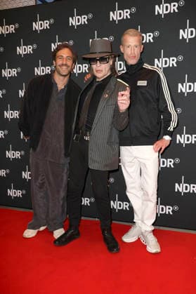 Max Giesinger, Udo Lindenberg and Benjamin von Stuckrad Barre at the premiere of the ARD documentary Udo Rebell Rockstar Icon in the Astor Filmlounge Hafencity Hamburg, 28 04 2026 Foto:xgbrcix xFuturexImagex udo_6465