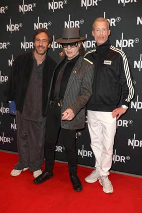 Max Giesinger, Udo Lindenberg and Benjamin von Stuckrad Barre at the premiere of the ARD documentary Udo Rebell Rockstar Icon in the Astor Filmlounge Hafencity Hamburg, 28 04 2026 Foto:xgbrcix xFuturexImagex udo_6466