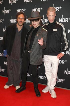 Max Giesinger, Udo Lindenberg and Benjamin von Stuckrad Barre at the premiere of the ARD documentary Udo Rebell Rockstar Icon in the Astor Filmlounge Hafencity Hamburg, 28 04 2026 Foto:xgbrcix xFuturexImagex udo_6467