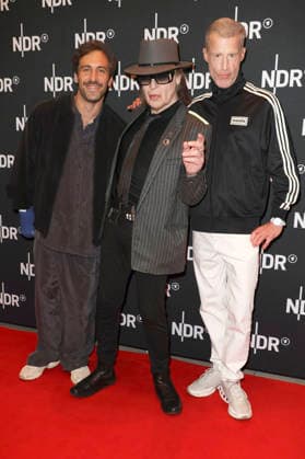 Max Giesinger, Udo Lindenberg and Benjamin von Stuckrad Barre at the premiere of the ARD documentary Udo Rebell Rockstar Icon in the Astor Filmlounge Hafencity Hamburg, 28 04 2026 Foto:xgbrcix xFuturexImagex udo_6468