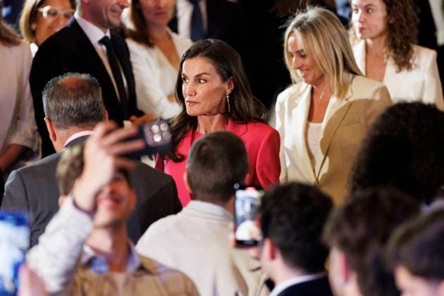 Queen Letizia presides over the proclamation of the Princess of Girona Art Award 2026 in Granada Queen Letizia on her arrival at the proclamation ceremony of the Princess of Girona Art Award 2026 On April 29, 2026 in Granada, Andalusia Spain Queen Letizia has presided over the proclamation ceremony of the Princess of Girona Art Award 2026 , This award recognizes the trajectory of young creators who, through their leadership, commitment and creativity, develop artistic and cultural projects with a positive impact on society 29 APRIL 2026 Álex Cá Granada, Andalucia Granada, Andalucia Spain  Copyright: xÃlexxCamarax 7483032