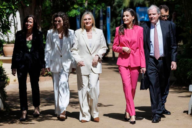 Queen Letizia presides over the proclamation of the Princess of Girona Art Award 2026 in Granada Queen Letizia 2d on her arrival at the proclamation ceremony of the Princess of Girona Art Award 2026 accompanied by the president of the Princess of Girona Foundation, Francisco Belil Creixell d and the mayoress of Granada, Marifrán Carazo 3i A 29 April 2026 in Granada, Andalusia Spain Queen Letizia presided over the ceremony to proclaim the Princess of Girona Art 2026 Award, as part of the fourth stage of the Talent Tour This award recognizes the career of young creators who, through their leadership, commitment and creativity, develop artistic and cultural projects with a positive impact on society 29 APRIL 2026 Álex Cá Granada, Andalusia Gr  Copyright: xÃlexxCamarax 7483057