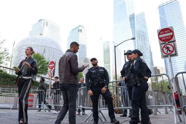 Visit of King Charles III and Queen Camilla in New York, United States. Security measures and roadblocks around the 9 11 Museum in New York City on Wednesday, September 29th. King Charles and his wife Queen Camilla pay tribute to the victims of the 2001 attacks. NEW YORK NY UNITED STATES Copyright: xVANESSAxCARVALHOx